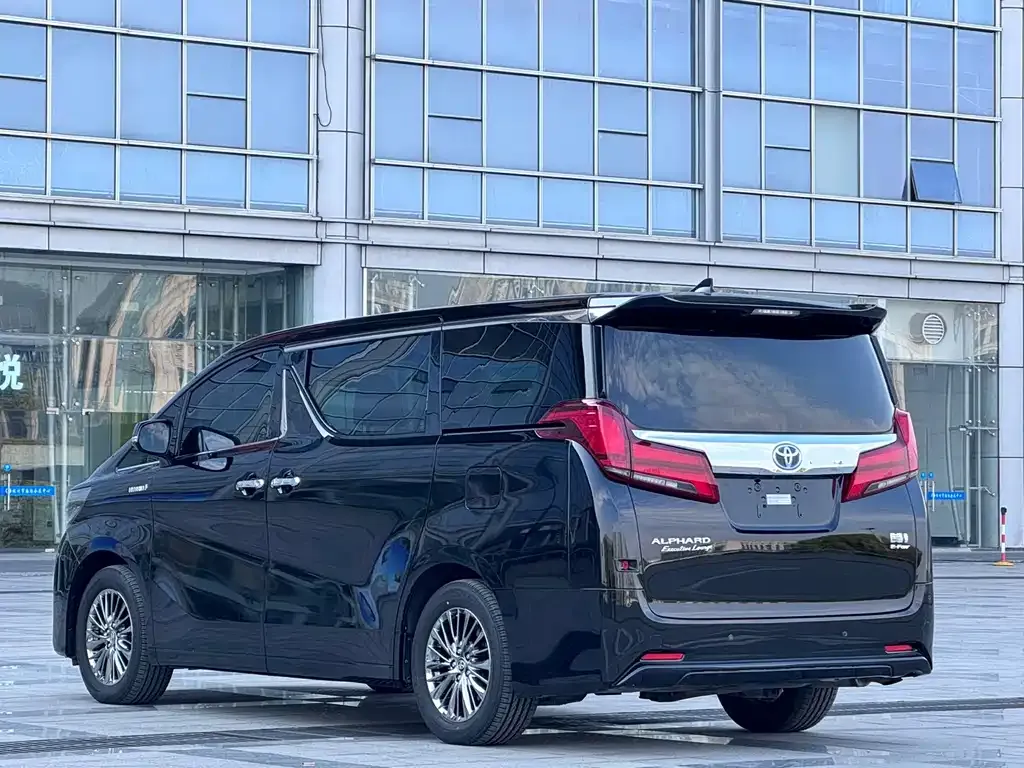 Toyota Alphard 2023 из CN, фото 9
