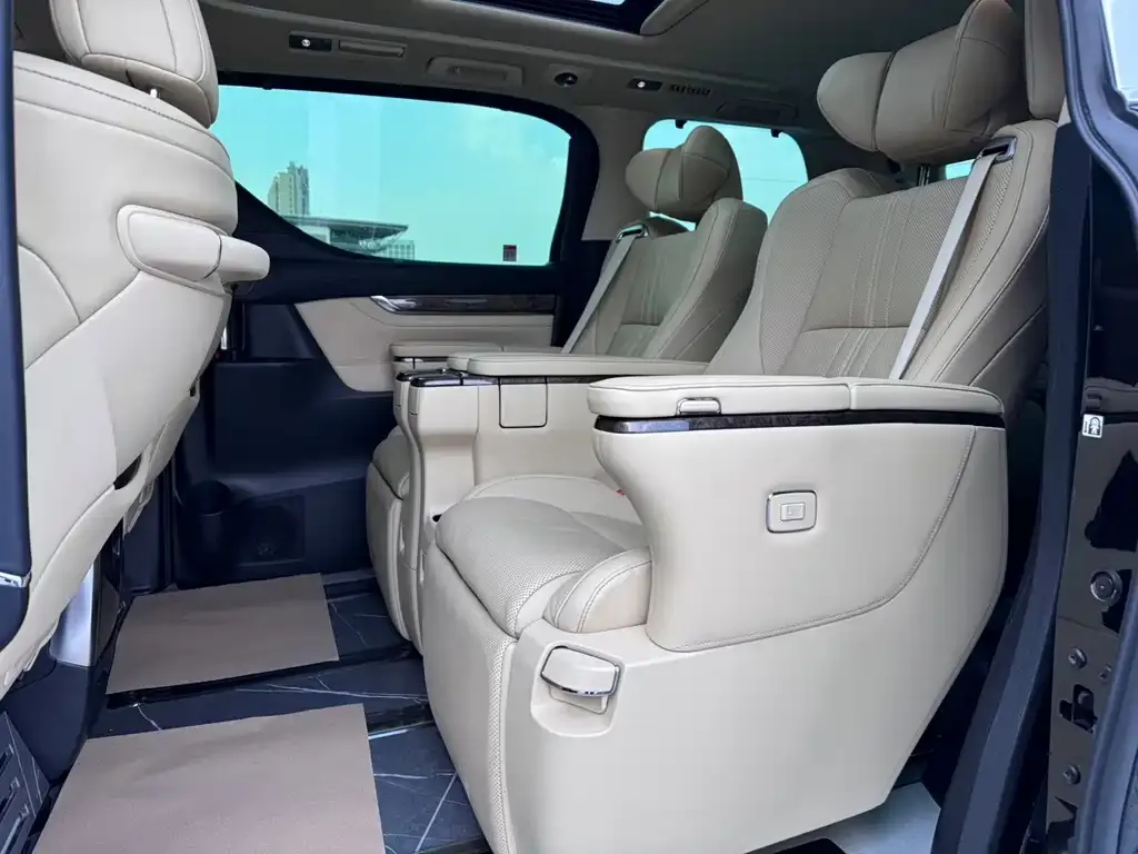 Toyota Alphard 2023 из CN, фото 2