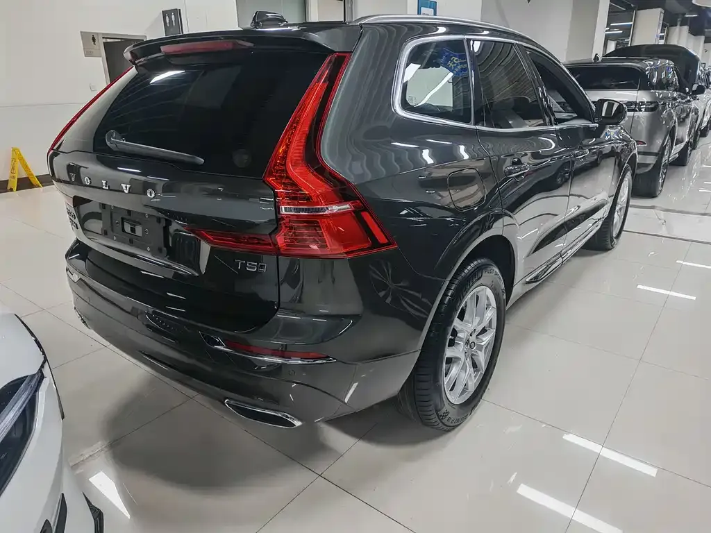 Volvo XC60 — фото 10