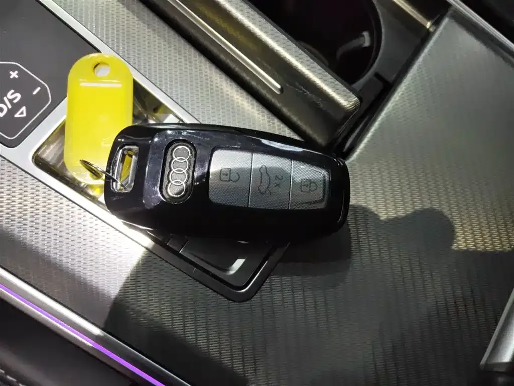 Audi A6L 2023 из CN, фото 8