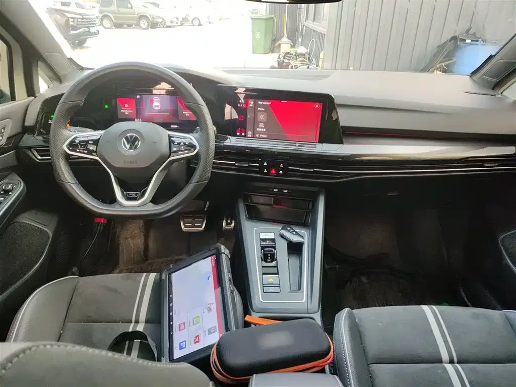 Volkswagen Golf 2023 из CN, фото 10