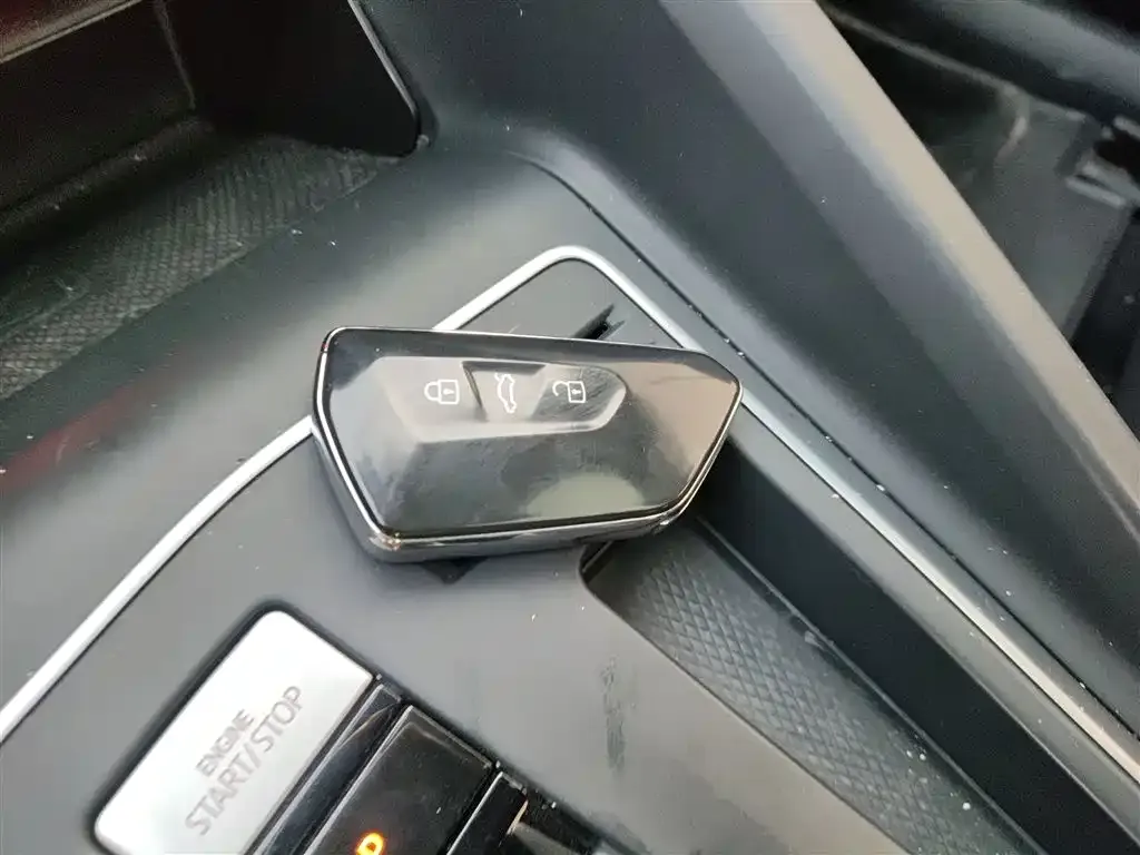 Volkswagen Golf 2023 из CN, фото 9