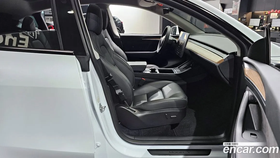 Tesla Model Y — фото 10