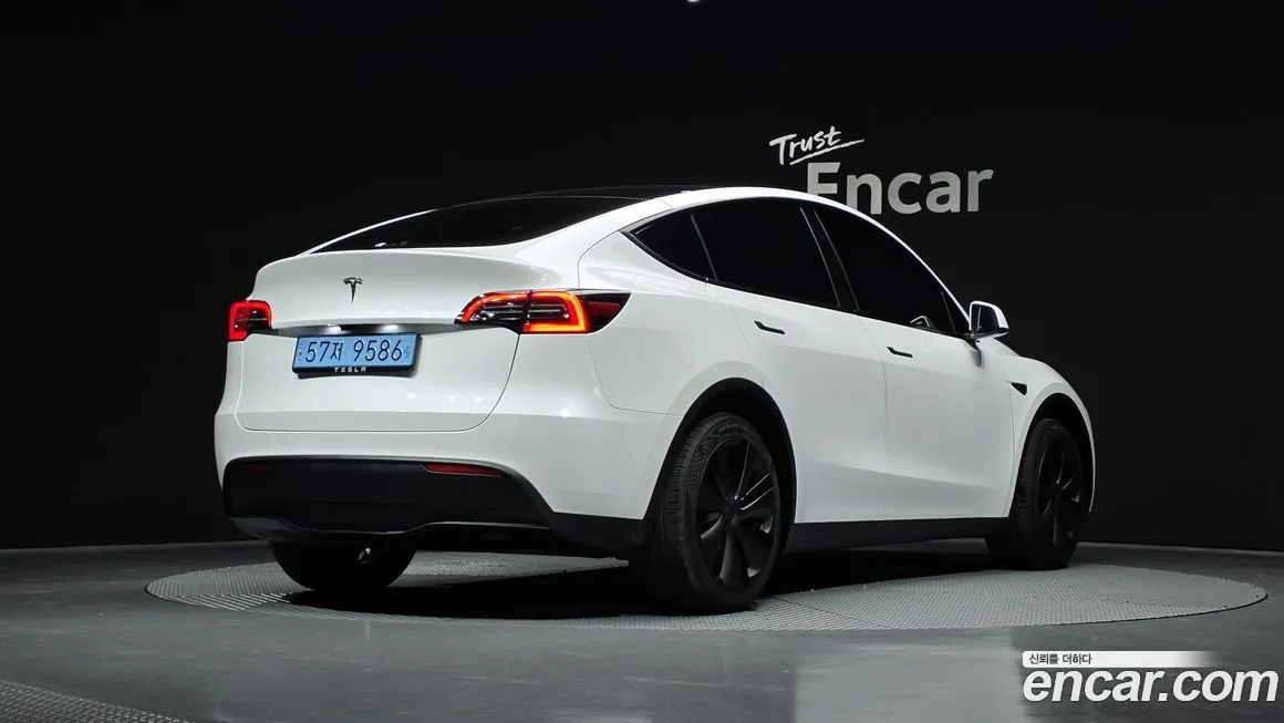 Tesla Model Y — фото 2