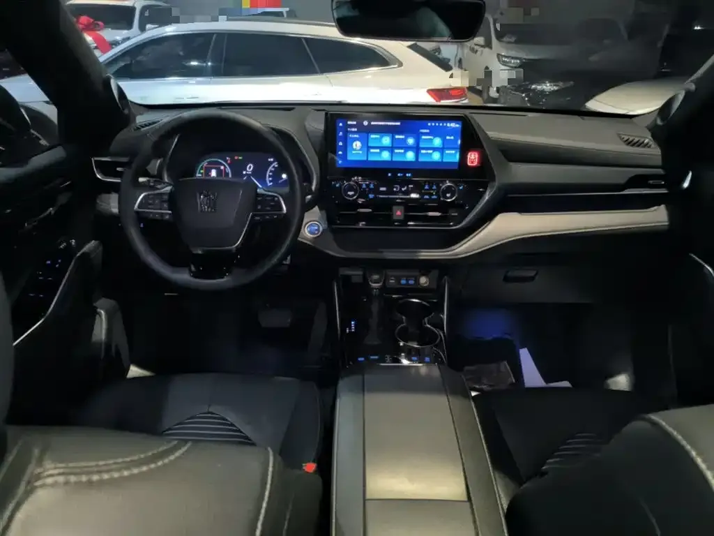 Toyota Crown Kluger 2023 из CN, фото 4