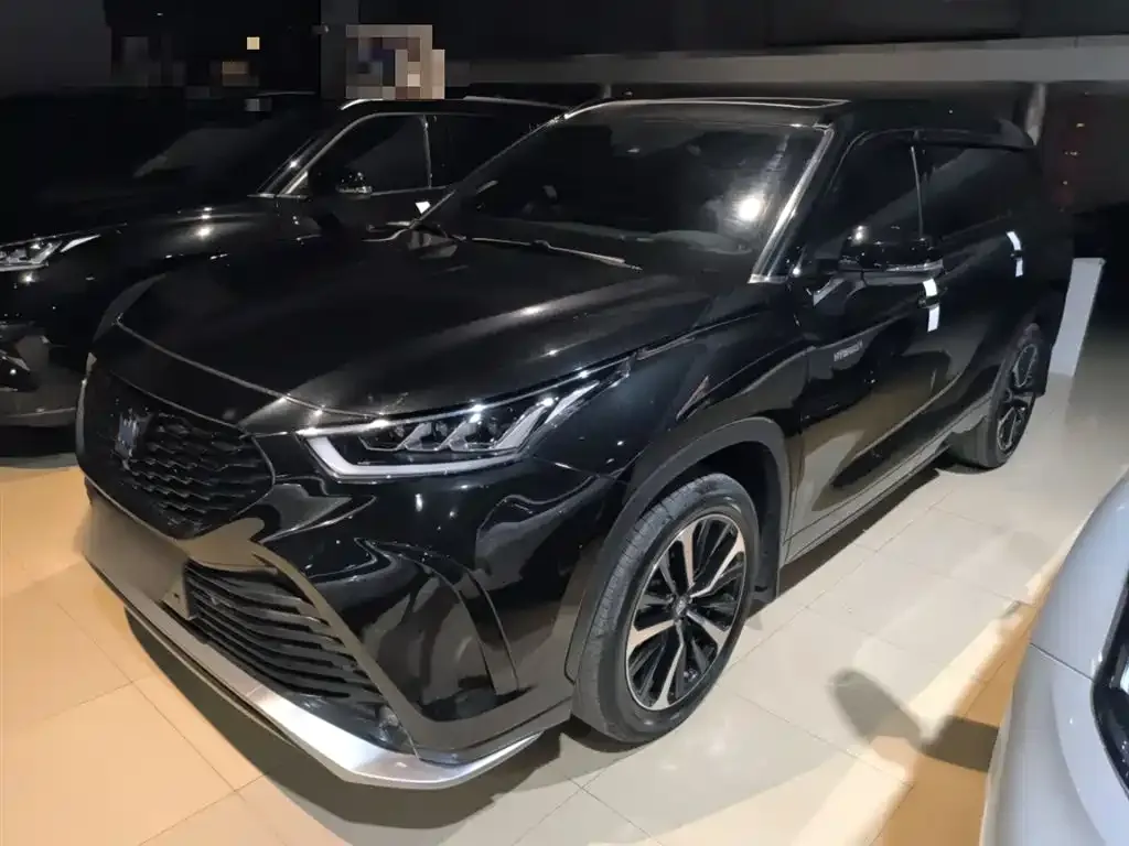 Toyota Crown Kluger 2023 из CN, фото 8