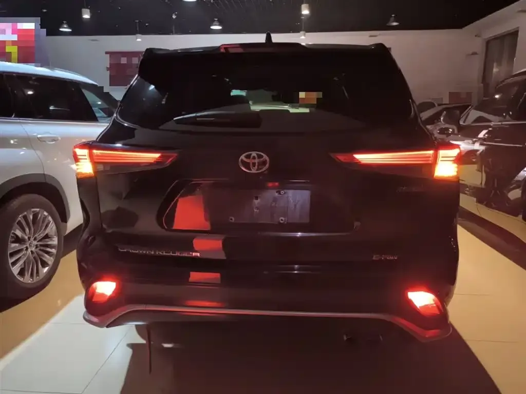 Toyota Crown Kluger 2023 из CN, фото 3