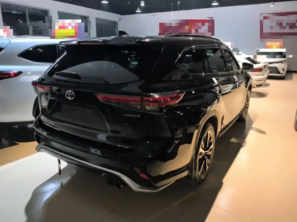 Toyota Crown Kluger 2023 из CN, фото 5