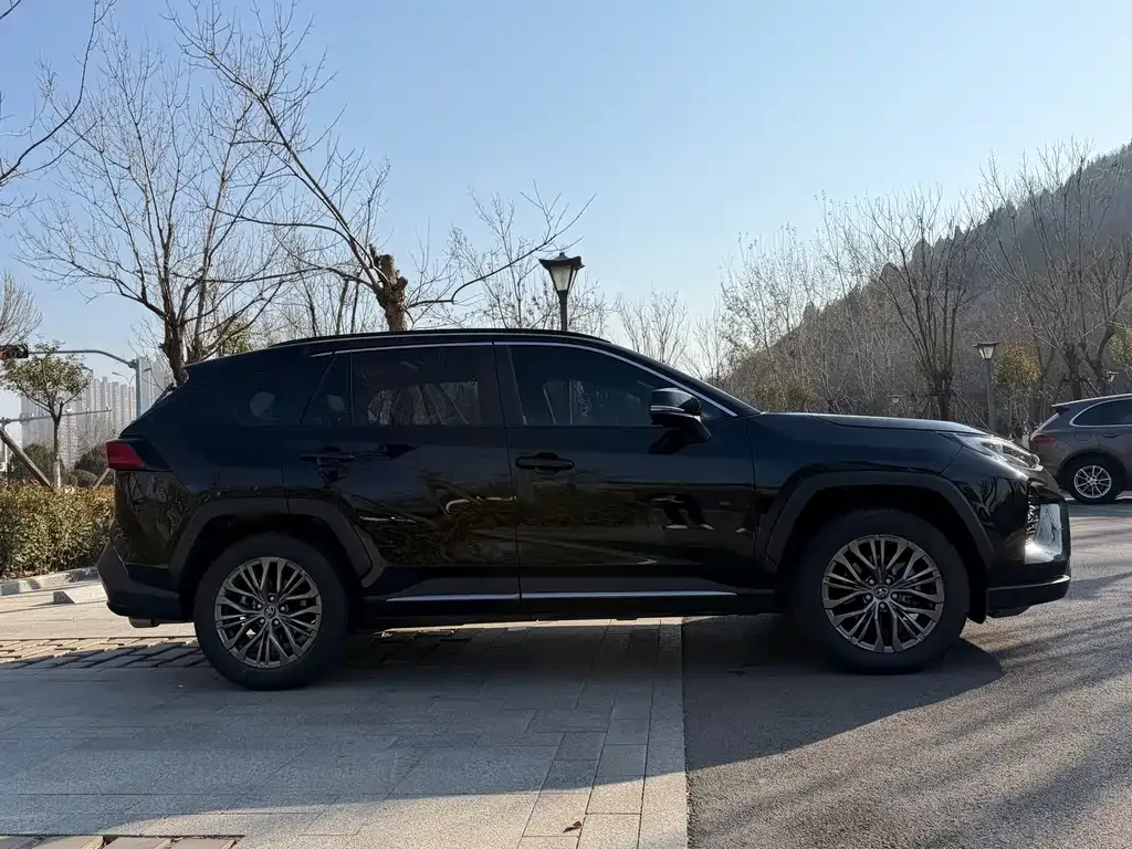 Toyota Wildlander 2024 из CN, фото 4