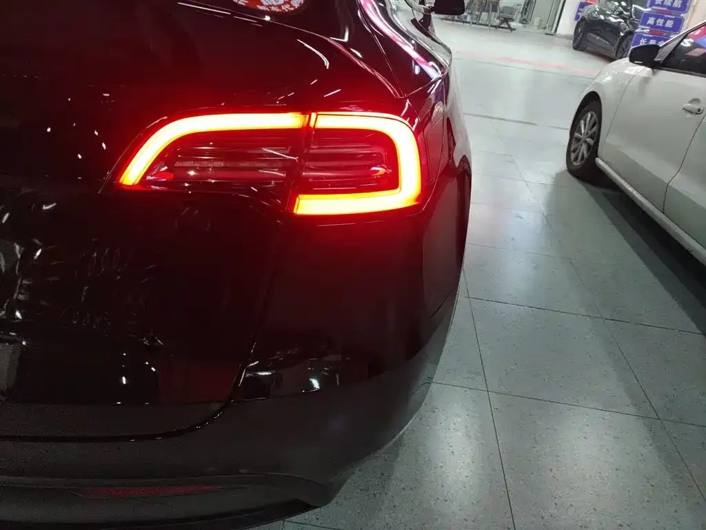 Tesla Model Y 2023 из CN, фото 9
