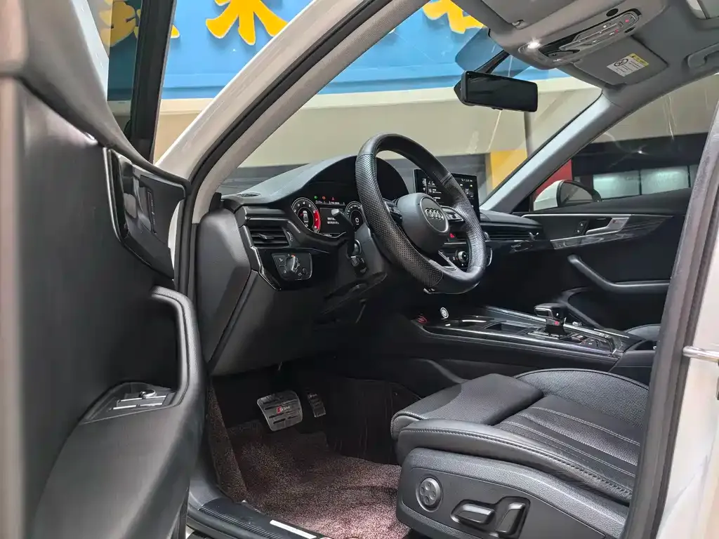 Audi A4L 2021 из CN, фото 9