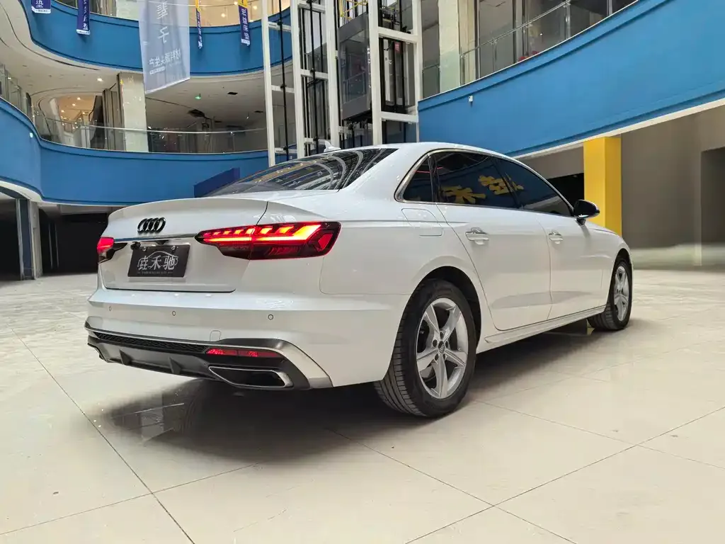 Audi A4L 2021 из CN, фото 3