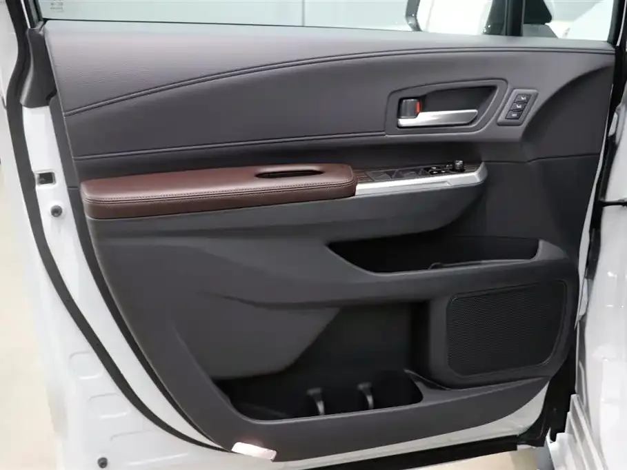 Toyota Granvia 2025 из CN, фото 2