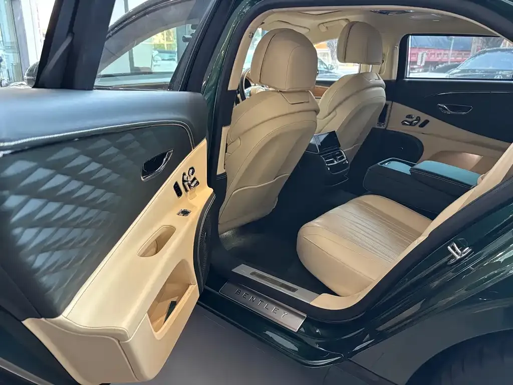 Bentley Flying Spur 2025 из CN, фото 9