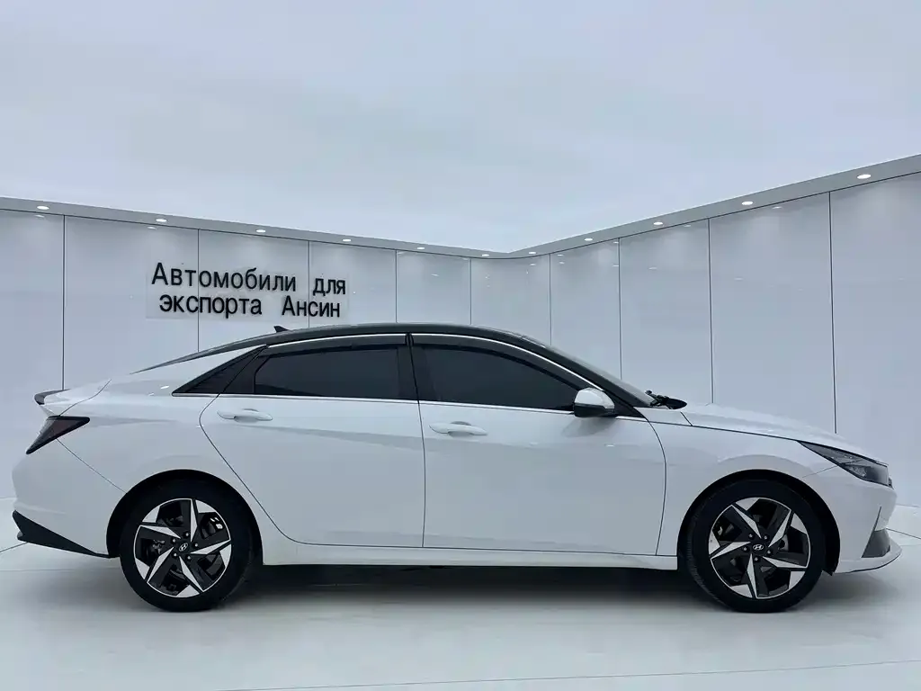 Hyundai Elantra — фото 10