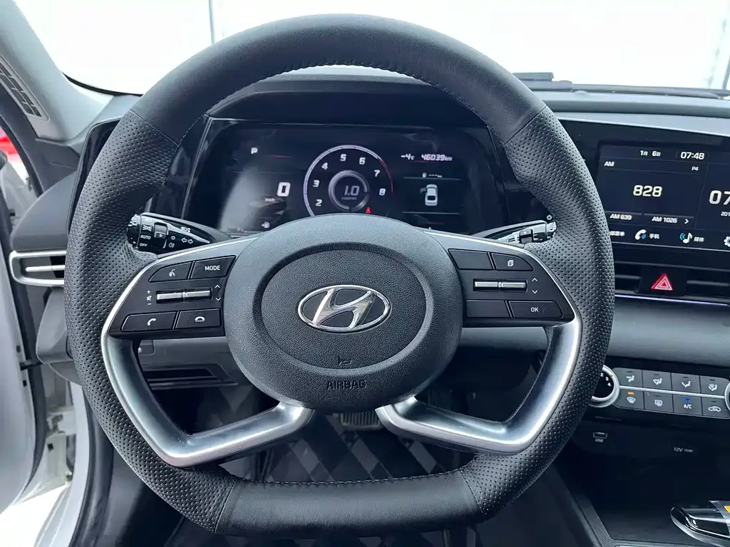 Hyundai Elantra — фото 6