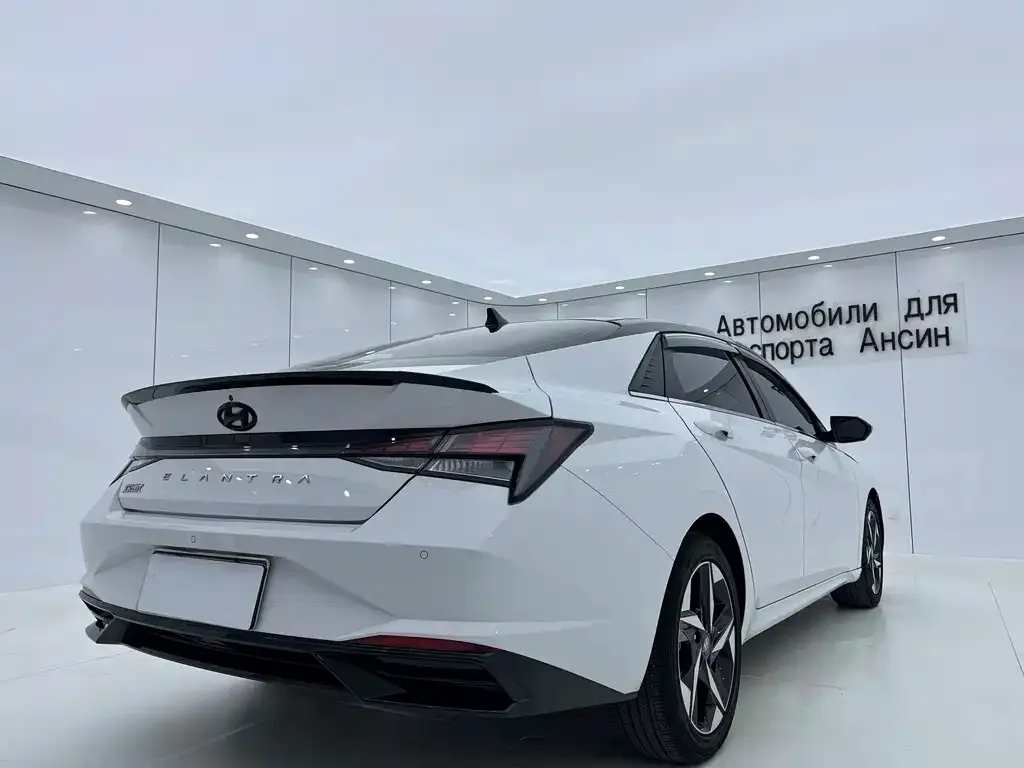Hyundai Elantra — фото 7