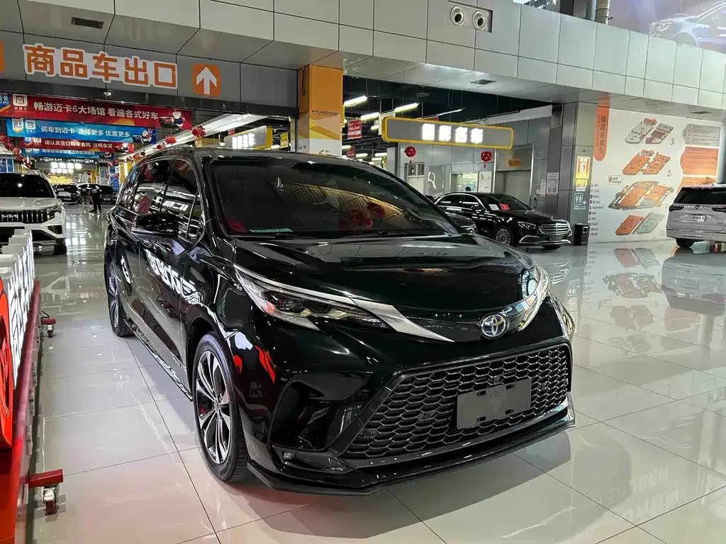 Toyota Granvia 2023 из CN, фото 9