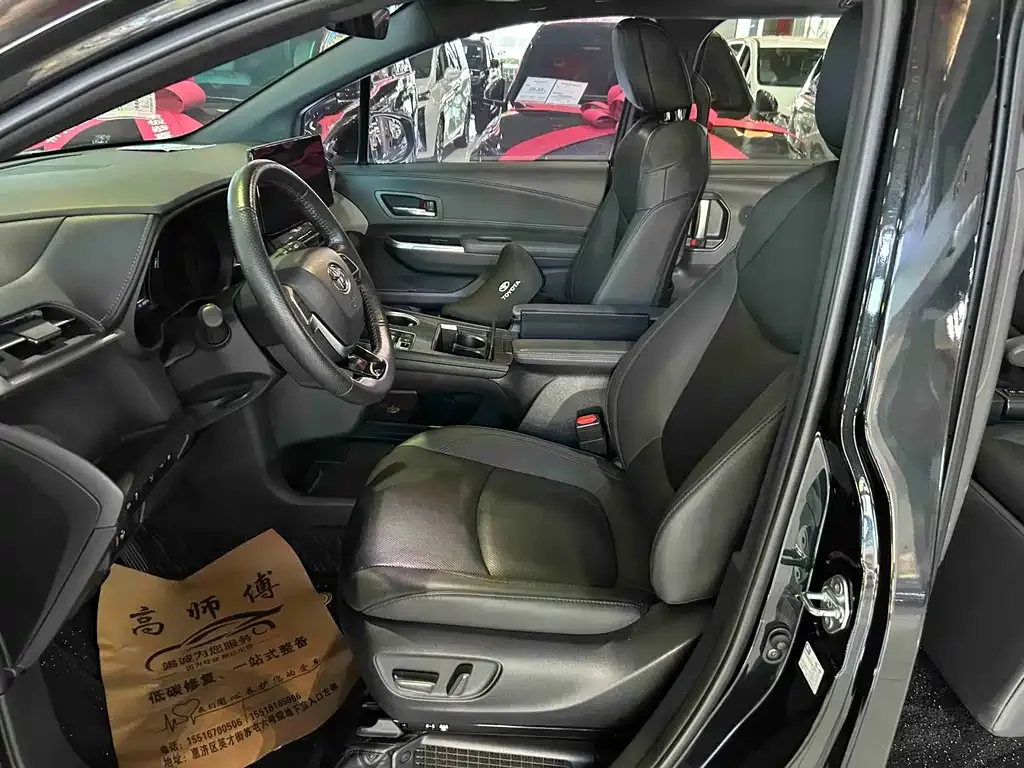 Toyota Granvia 2023 из CN, фото 8
