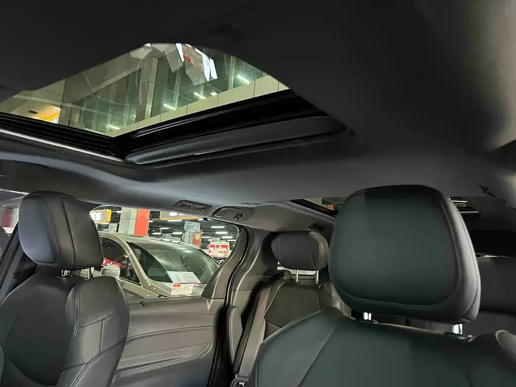 Toyota Granvia 2023 из CN, фото 3