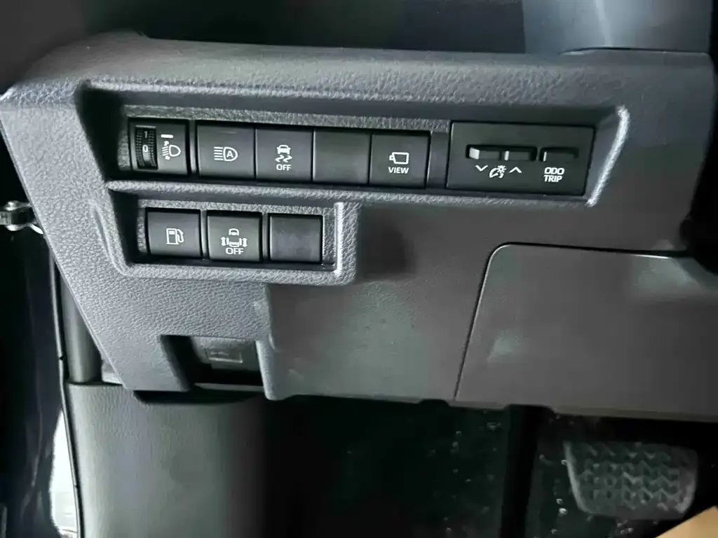 Toyota Granvia 2023 из CN, фото 10