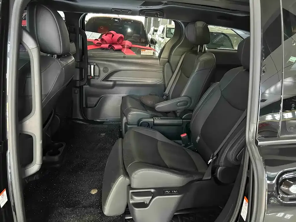 Toyota Granvia 2023 из CN, фото 7