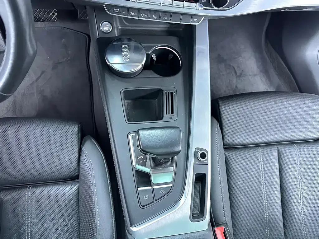 Audi A4L 2021 из CN, фото 6