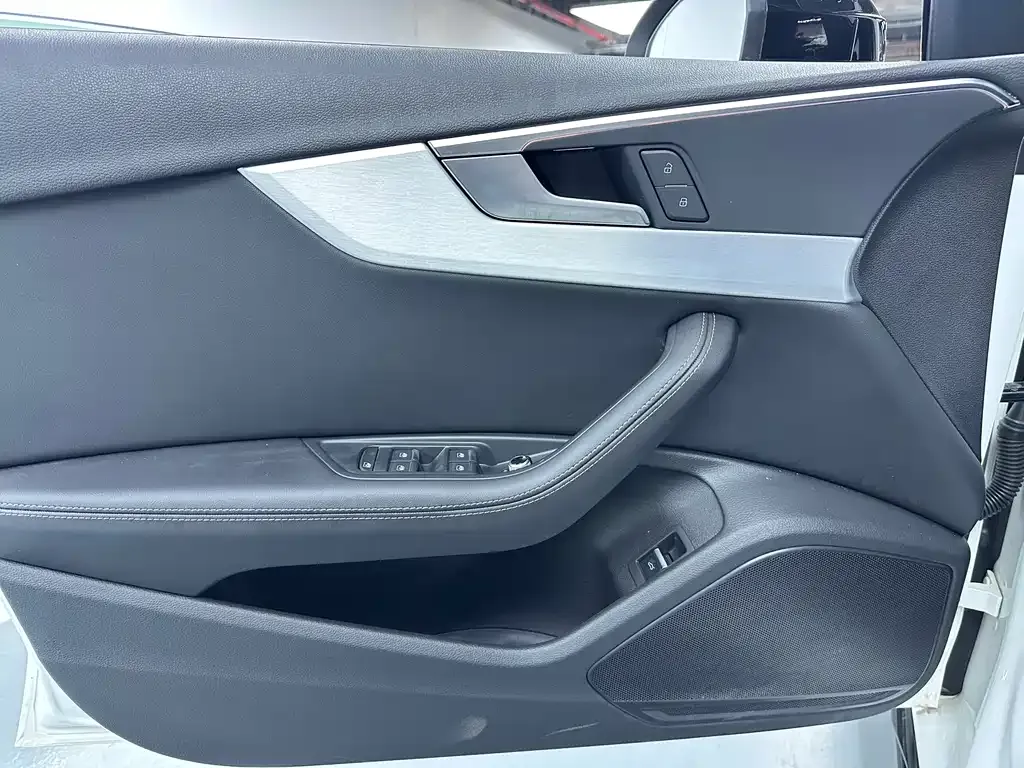 Audi A4L 2021 из CN, фото 10