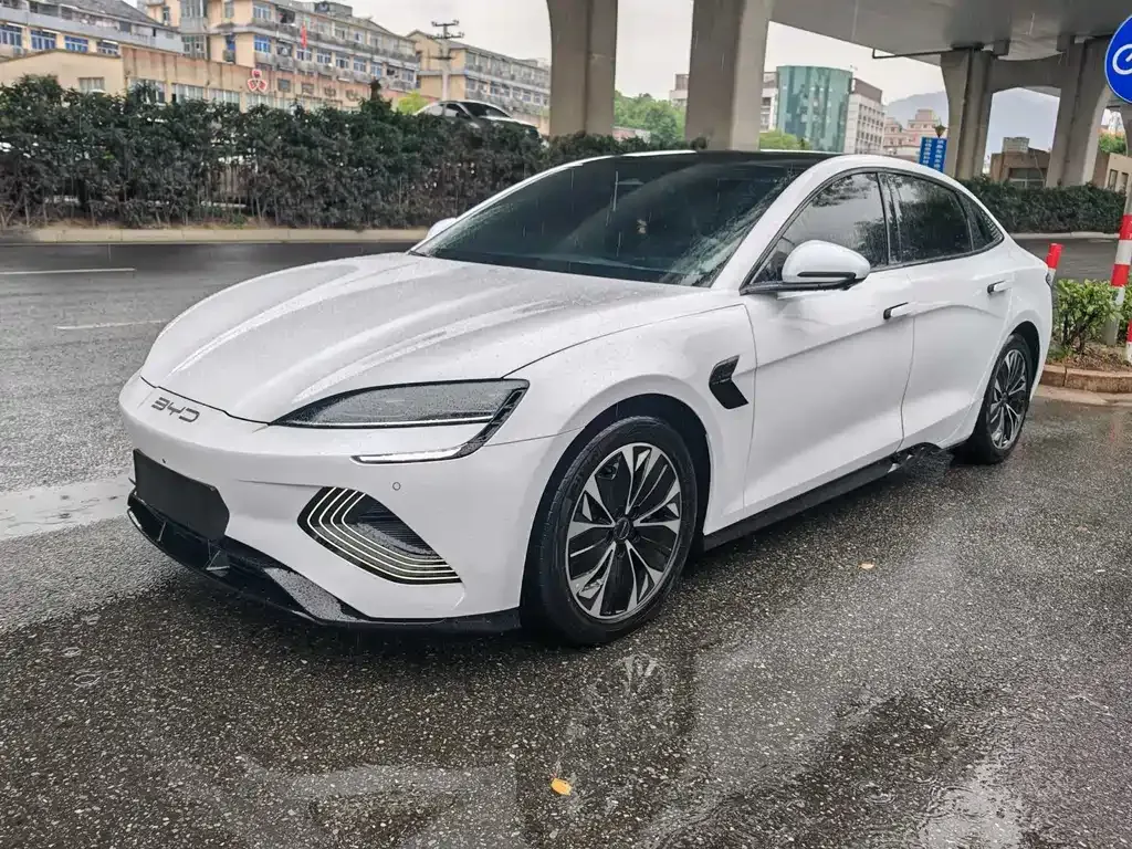 BYD Seal — фото 1