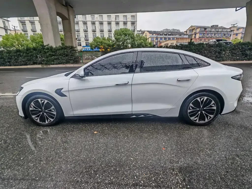 BYD Seal — фото 8