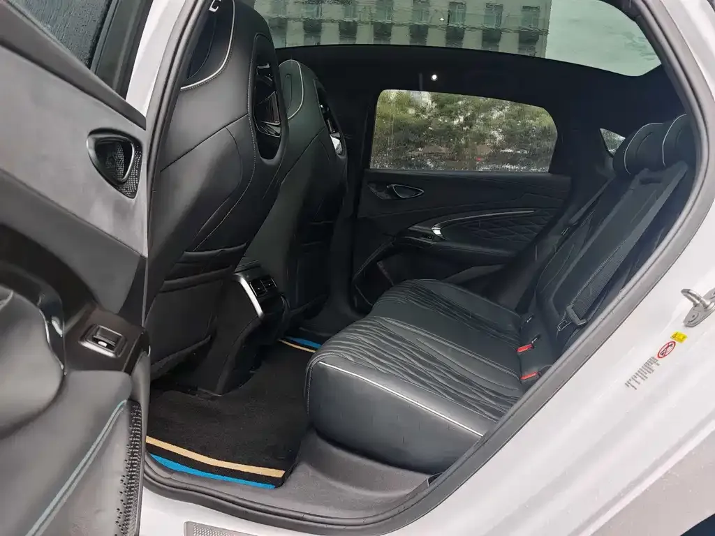 BYD Seal — фото 2