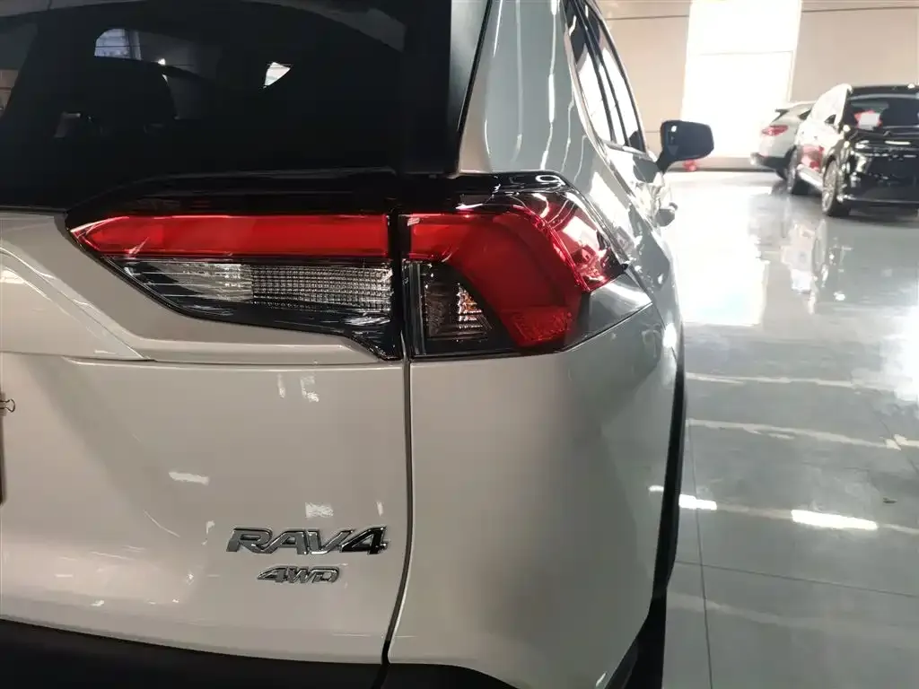 Toyota RAV4 2022 из CN, фото 2
