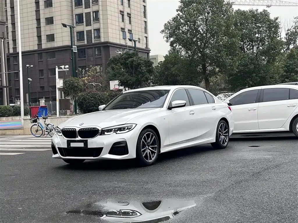 BMW 3 Series 2022 из CN, фото 1