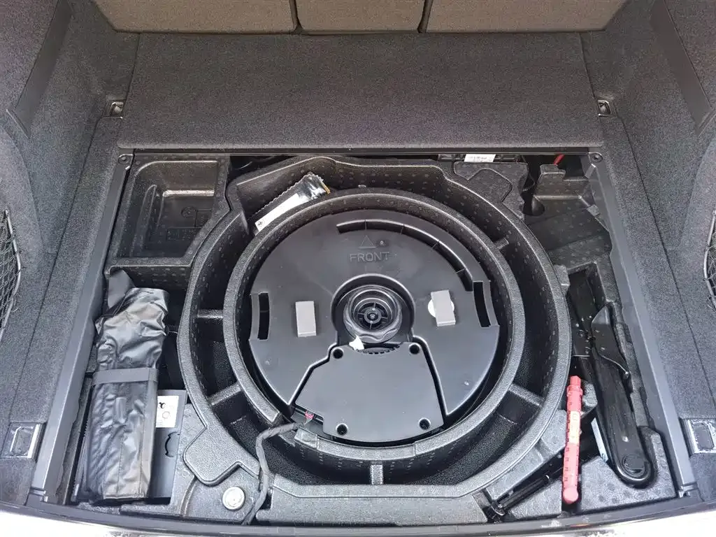 Audi Q5L 2023 из CN, фото 5