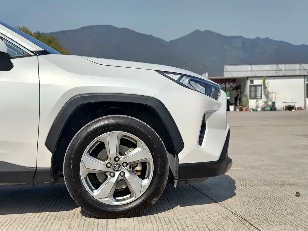 Toyota RAV4 2022 из CN, фото 9