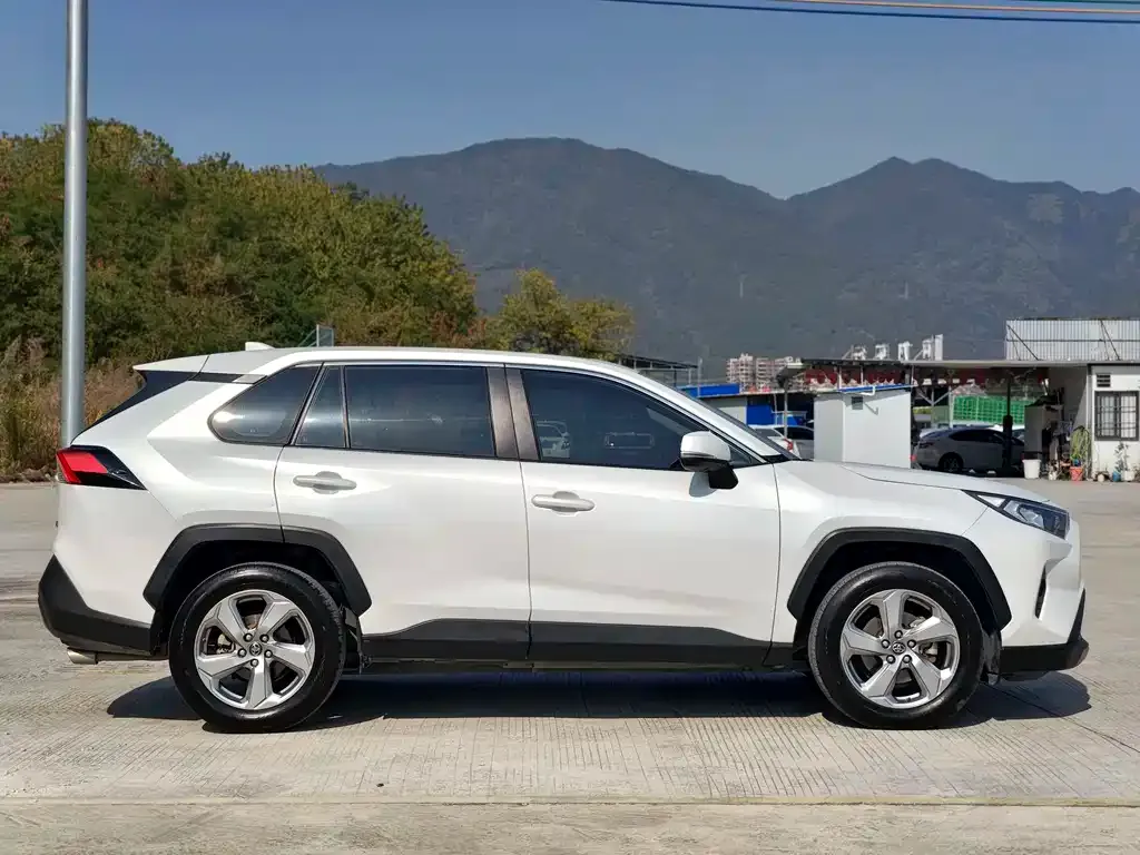 Toyota RAV4 2022 из CN, фото 6
