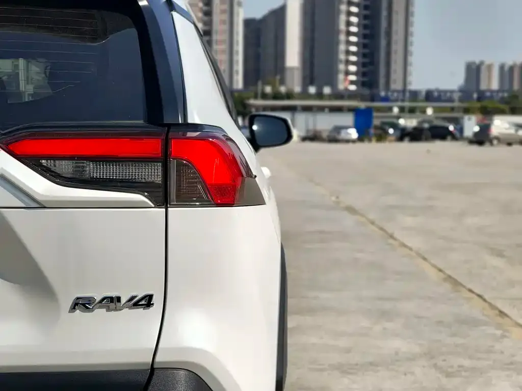 Toyota RAV4 2022 из CN, фото 2