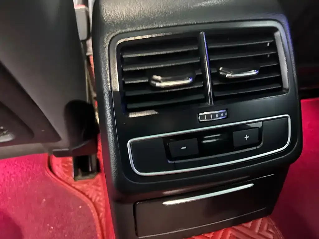 Audi A4L 2022 из CN, фото 8