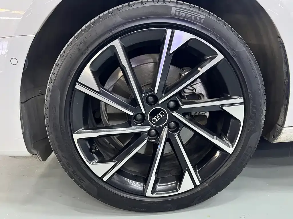 Audi A4L 2022 из CN, фото 7