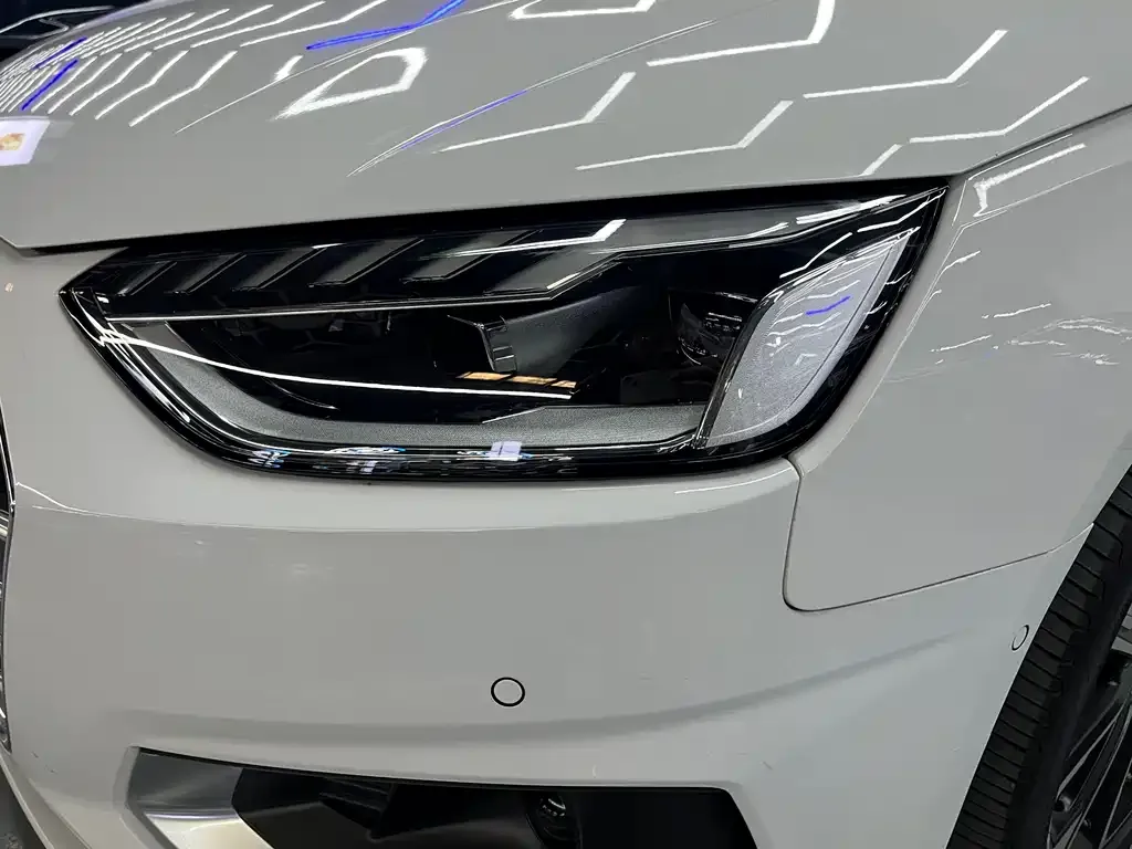Audi A4L 2022 из CN, фото 4