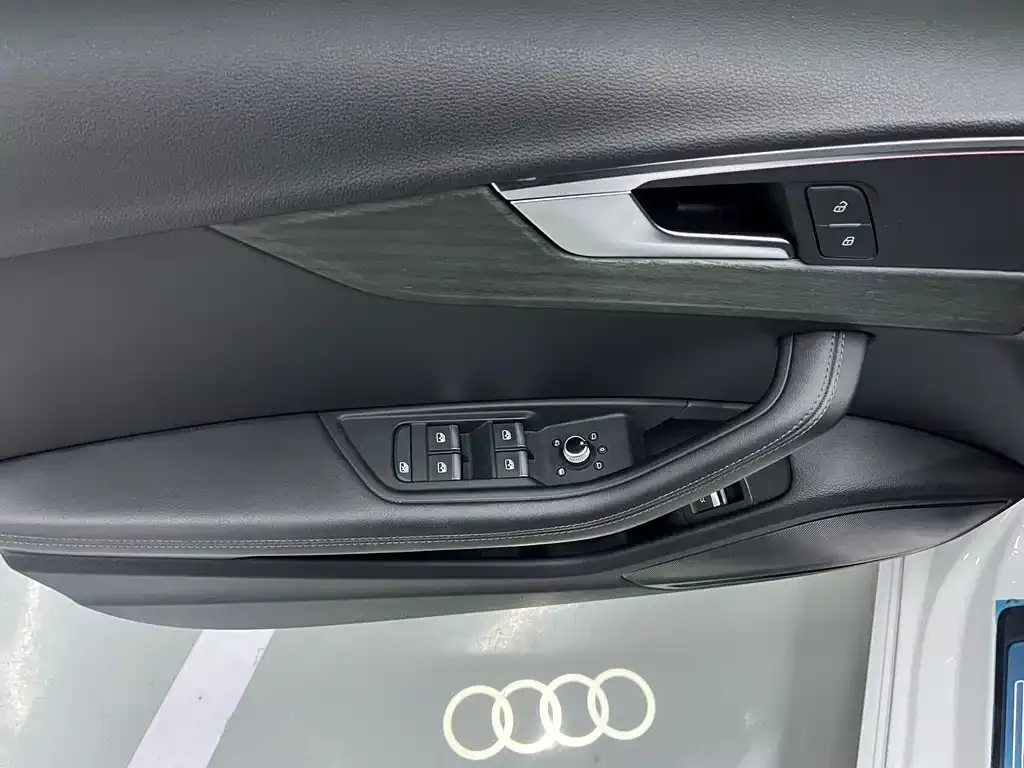 Audi A4L 2022 из CN, фото 10
