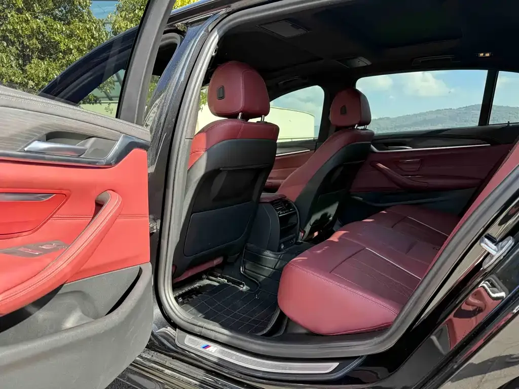BMW 5 Series 2023 из CN, фото 2