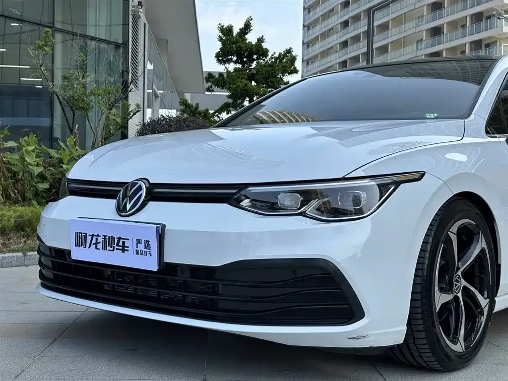 Volkswagen Golf 2024 из CN, фото 2