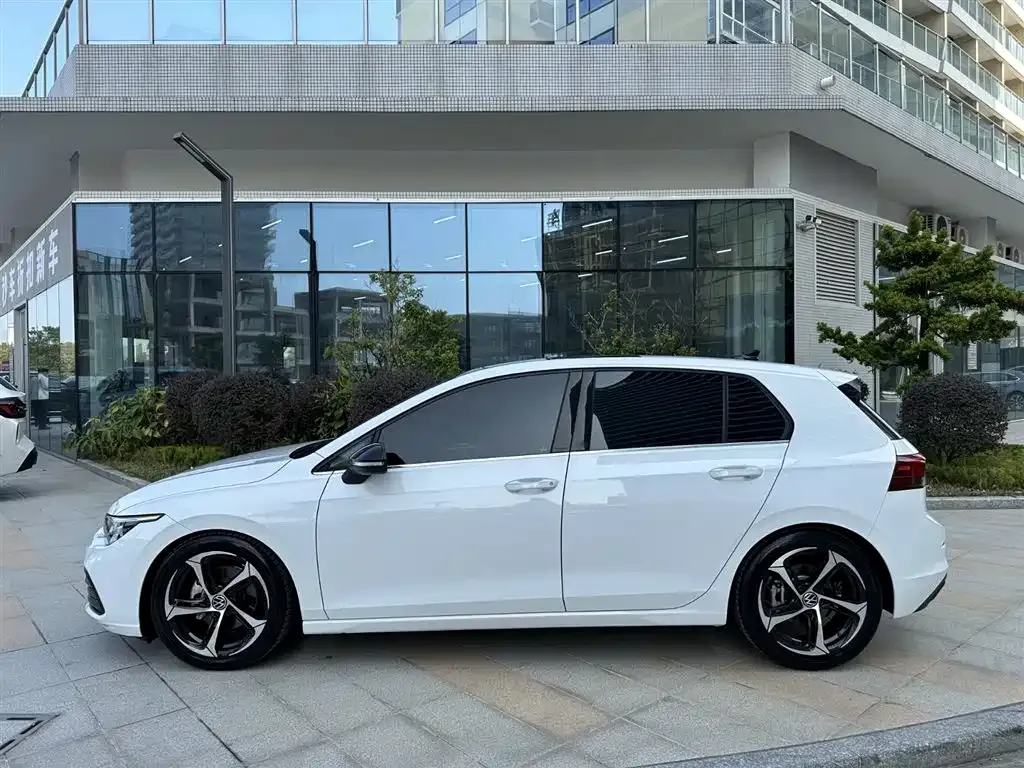 Volkswagen Golf 2024 из CN, фото 7
