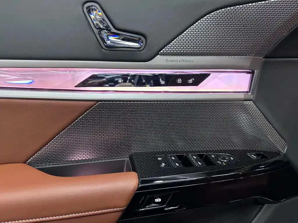 BMW 7 Series 2024 из CN, фото 10