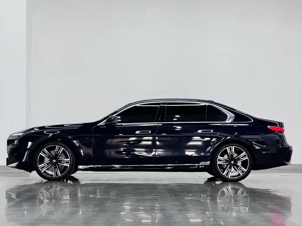 BMW 7 Series 2024 из CN, фото 6
