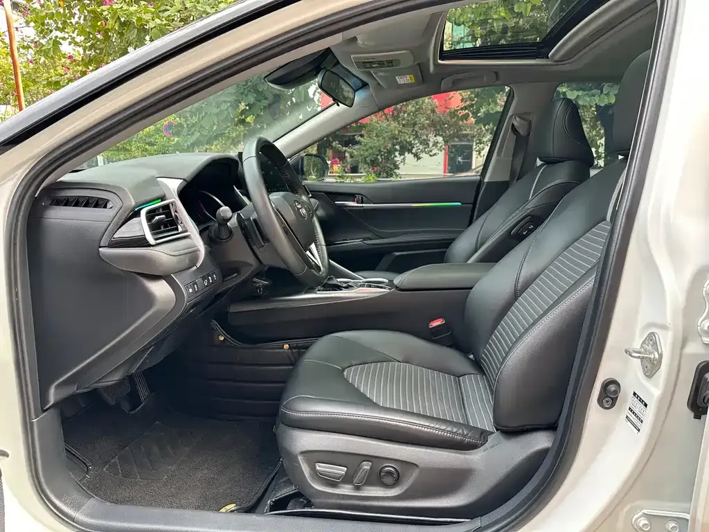 Toyota Camry 2023 из CN, фото 10