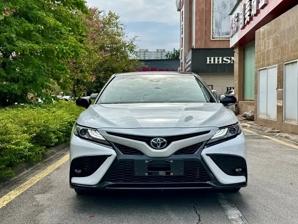 Toyota Camry 2023 из CN, фото 2