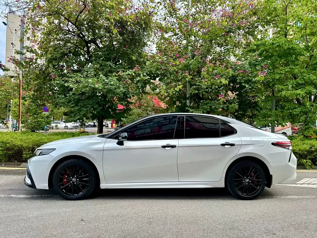 Toyota Camry 2023 из CN, фото 4