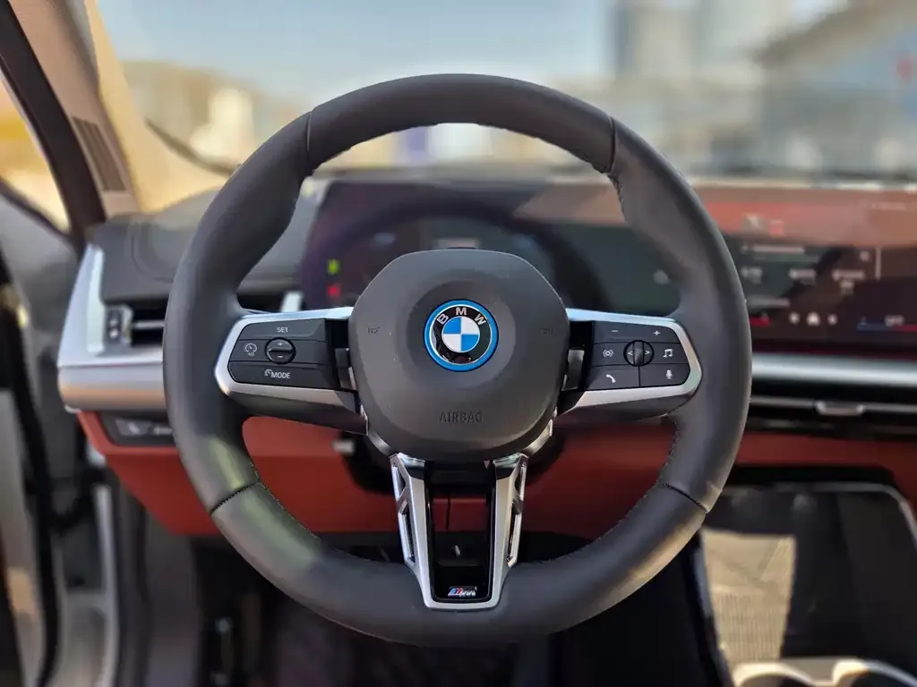 BMW iX1 2025 из CN, фото 3